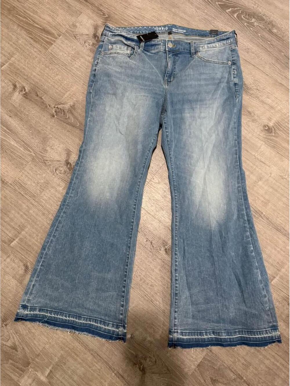 New Torrid Perfect Super Flare size 18 Jeans